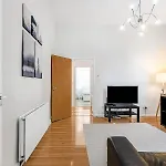 Bright & Cozy East London 1-Bed Flat With Garden