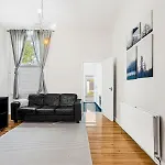 Bright & Cozy East London 1-Bed Flat With Garden