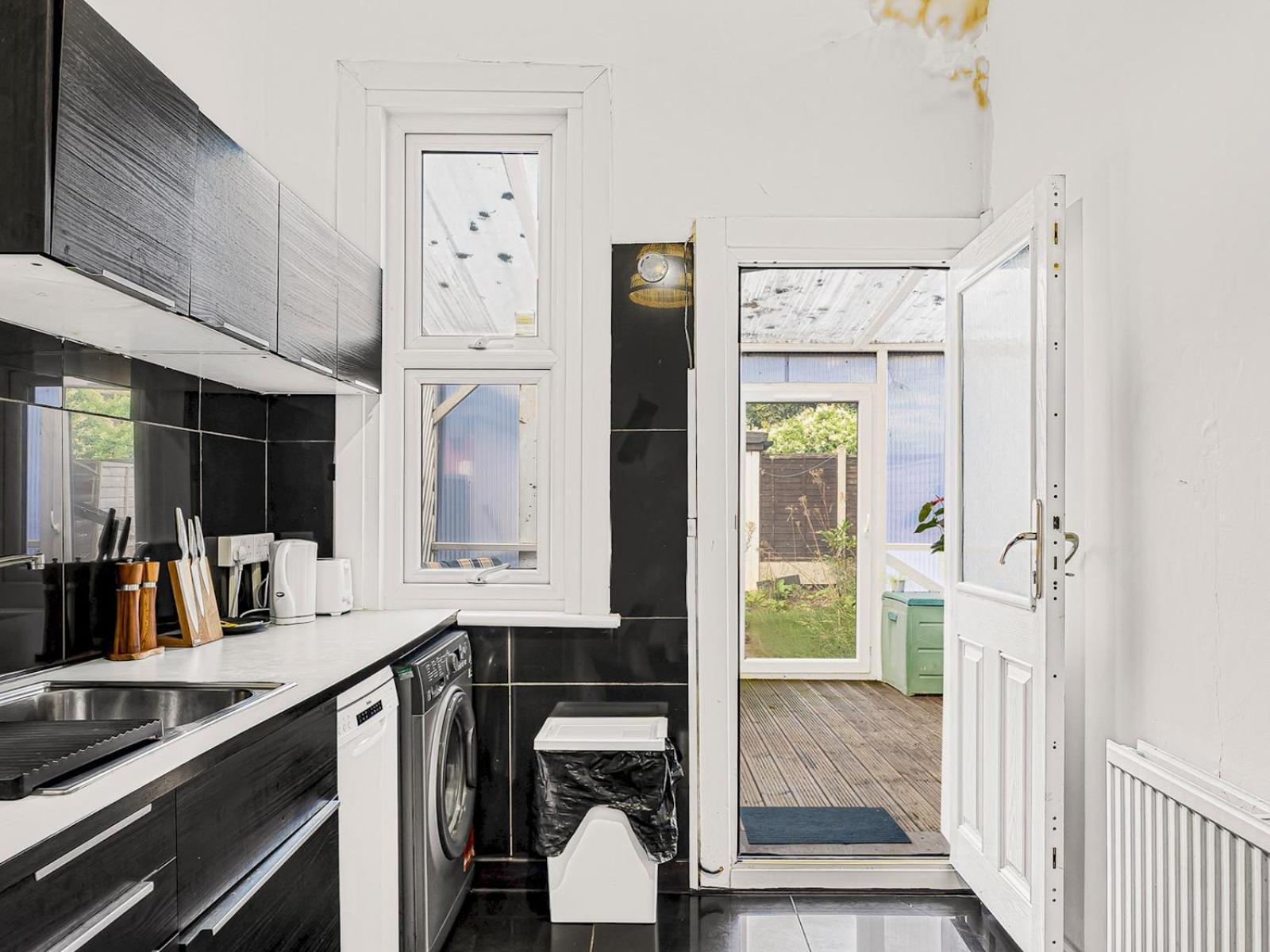 Bright & Cozy East 1-bed Flat With Garden
